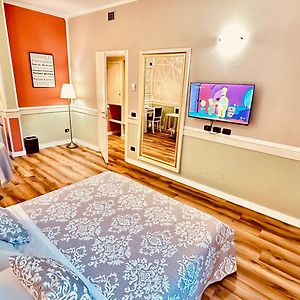 Camera grande con letto king size